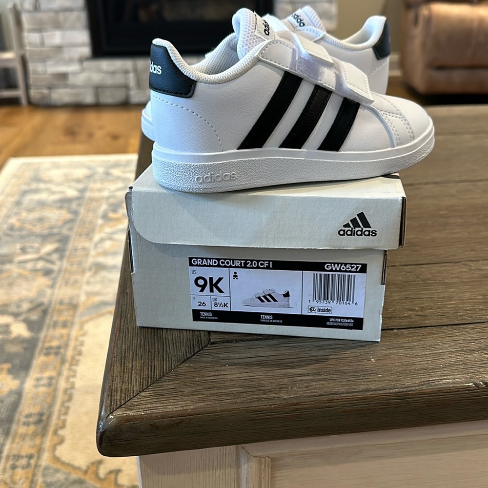 Toddler boys Sz 9 Grand Court 2.0 tennis shoes . These are new w/ tags .